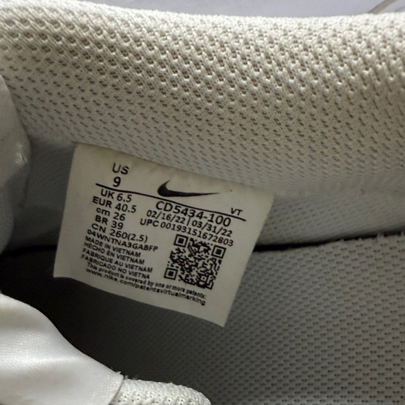 Nike White Women's Sneakers - Picture 6 of 7